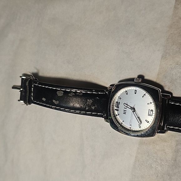 Micheal Kors and Relic Wristwatch Bundle. - Picture 4 of 8